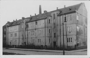 Das Elternhaus von Rosemarie Heinze im Lichtenberger Triftweg 67, im Jahr 1939, direkt neben der Fleischwarenfabrik. Das Haus befand sich nicht weit entfernt vom „Arbeitserziehungslager Wuhlheide“.