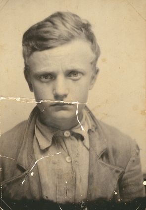 Ausweisfoto: Nikolai Galushkov als 15-jähriger in Berlin, 1944